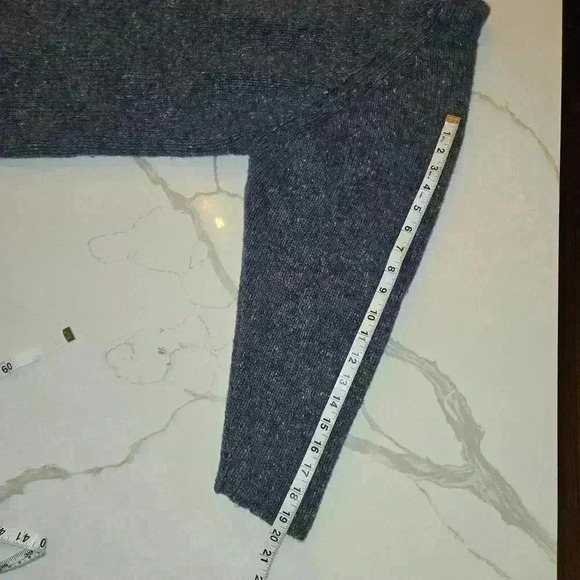 Woolrich V-Neck Long Sleeve Wool Sweater Blue Womens Size Medium - Picture 4 of 8